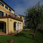 Victoria Hotel 3*
